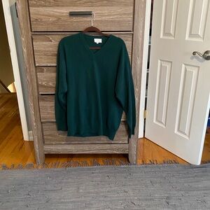 Men's V-Neck 100% Cashmere Sweater in Forest Green - Lightweight Knit